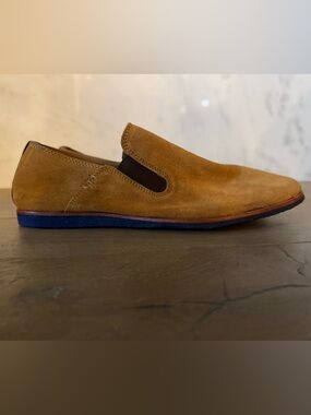 Johnson and Murphy Men's Suede Slip-On Loafers in Tan. NWOT
